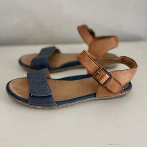 EARTH Star Sapphire Blue Perforated Leather Velcro Strap Sandals, 7.5